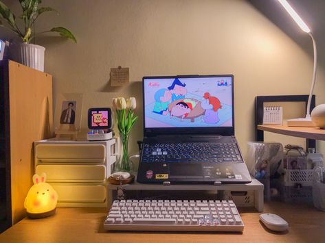 Laptop Setup Ideas, Gaming Laptop Setup, Laptop Setup, Laptop Gaming Setup, Minimal Desk Setup, Setup Inspiration, Cozy Workspace, Study Desk Decor, Computer Desk Setup