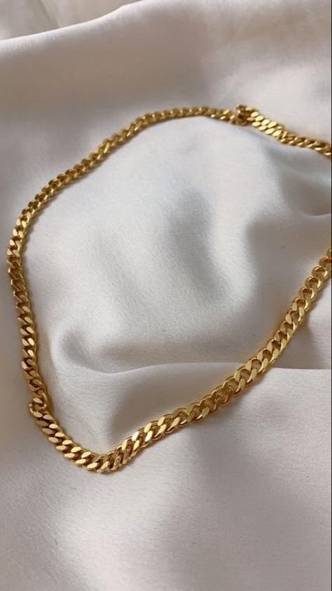 Gold Chain Aesthetic, Gold Chain Women, Gold Necklace Chain, Crystal Wedding Shoes, Thick Gold Chain, Gold Jewels Design, Gold Heart Bracelet, Necklace Outfit, Fancy Jewelry Necklace