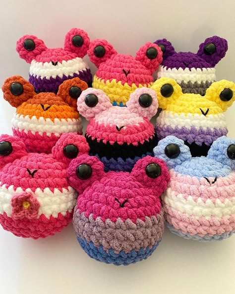 Subtle Pride Crochet, Pride Crochet Plushies, Pride Month Crochet Ideas, Lgbtq Crochet Patterns, Lgbtq Crochet Ideas, Pride Crochet Projects, Pride Month Crochet, Pride Crochet Patterns Free, Crochet Pride Ideas