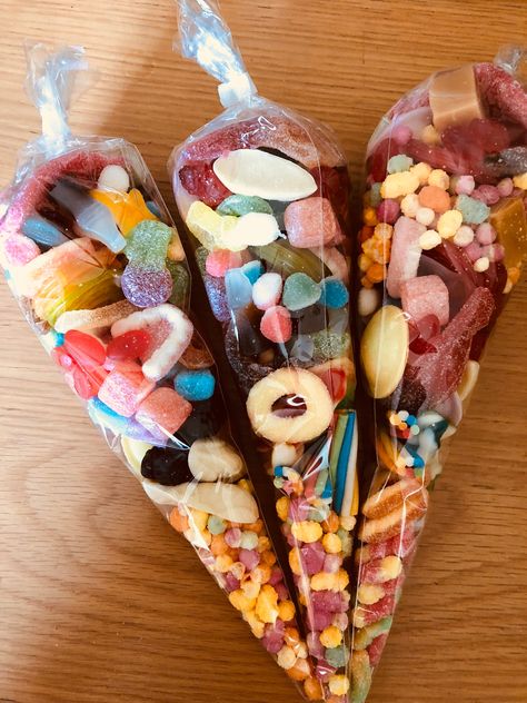 📌 Want More Ideas? Tap the image for endless creativity on Pinterest! 🌈 Bag of mixed sweets. Cones cone snoep halal kegels zoete cellophane vegetarische dietary. Sweet treat bags for parties and celebrations. Sweets sweet bag mixed packaging nanny checkouts candy plain posts shop knows bans food. Vegan sweet candy cones sweet cones vegetarian sweets. Pin en sweet cones. Sweet bags for pick and mix stand and favours for night guests Fiestas Aesthetic, Sweets For Party, Candy Truck, Vegetarian Sweets, Sweet Cone, Candy Cone, Candy Birthday, Sugar Free Sweets, Party Sweets