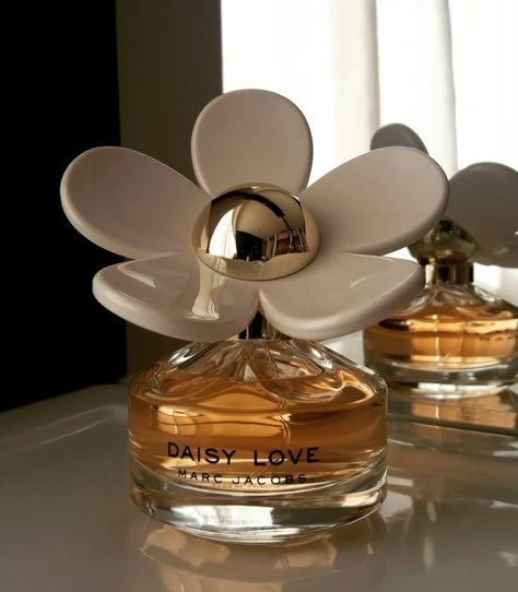 Daisy Love Perfume, Classy Perfume, Marc Jacobs Perfume, Koleksi Parfum, Daisy Perfume, Love Perfume, Marc Jacobs Daisy, Daisy Love, Perfume Body Spray