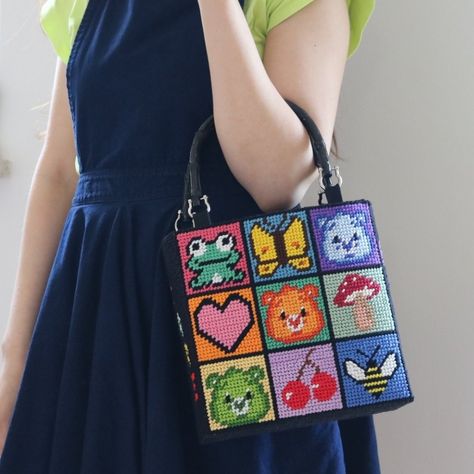 A rainbow square bag with a menagerie of care bears, bugs, rainbows, and flowers Plastic Canvas Pixel Art, Cross Stitch Bag, Stitch Bag, Kawaii Cross Stitch, Canvas Bag Diy, Jewels Diy, Unique Cross Stitch, Cross Stitch Tutorial, Diy Fabric Jewellery