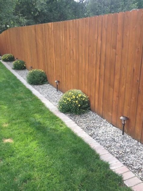 Backyard Upgrades, Front Lawn Landscaping, Side Yard Landscaping, Yard Landscaping Simple, Small Front Yard Landscaping, Garden Wallpaper, Diy Backyard Landscaping, Lawn And Landscape, Fence Landscaping