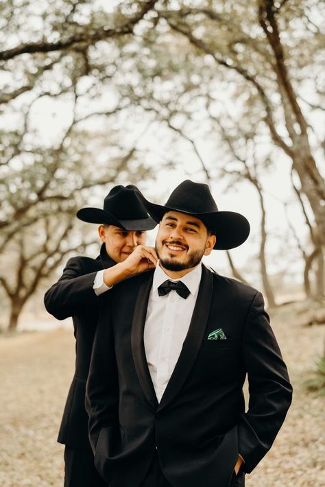 A beautiful winter wedding at Canyonwood Ridge in Austin Texas, by Elisa Lopez Photography | Modern Wedding Photographer - Austin, TX groom black, groom, groom suit, groom photos, groom wedding #groom #groomoutfit #groomstyle Black Western Groom Attire, Black Suit With Cowboy Hat, Black Tux With Cowboy Hat, Cowboy Cocktails, Black Cowboy Hat Wedding Grooms, Grooms Suit Black Boho Flower, Cowboy Wedding Attire, All Black Tuxedo, Canyonwood Ridge