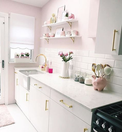 Blush Pink Decor, All Things Pink, Happy Me, Pink Kitchen, Kitchen Pictures, Pretty House, Kitchen Style, Post It, New Kitchen