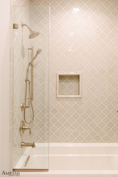 Mosaic Tiled Bathrooms, Arabesque Tile Shower Wall, Arabesque Bathroom Tile, Arabesque Shower Tile Ideas, Traditional Shower Tile Ideas, Guest Bathroom Shower Tile, Guest Bathroom Shower Ideas, Pink Shower Tile, Arabesque Tile Shower