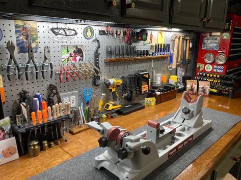 Gunsmithing Workshop Ideas, Gunsmith Workbench, Gunsmithing Workshop, Gunsmithing Bench, Reloading Station, Garage Setup, Workshop Setup, Tactical Gear Storage, Reloading Room