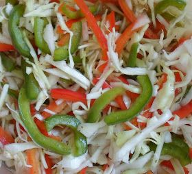 Sweet Pepper Slaw, Pepper Slaw Recipe, Kfc Gravy Recipe, Pepper Slaw, Mayo Salad, Instant Pot Slow Cooker, Coleslaw Recipe Easy, Pig In Mud, Barbie Crafts