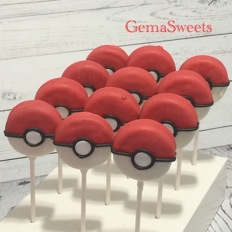 Because what oreos need is to be dipped in candy coating. They do look nice though. Pokemon Cakesicles Ideas, Pokemon Cakesicles, Pokemon Cake Pops Diy, Pokemon Sweet Cones, Pokemon Oreo Pops, Pokemon Oreos, Pokemon Candy Apples, Pokemon Candy, Pokemon Themed Party