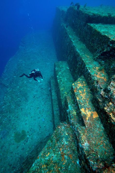 Yonaguni monument Underwater Ruins, Sunken City, Underwater City, Ancient Civilization, Ancient Mysteries, Ice Age, Ancient Aliens, Ancient Ruins, Ancient Artifacts