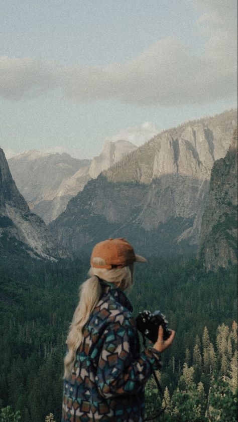 Wyoming Instagram Pictures, Montana Picture Ideas, Travel Blogger Aesthetic, Montana Aesthetic, Road Trip Aesthetic, Blogger Aesthetic, Cute Hiking Outfit, Trip Aesthetic