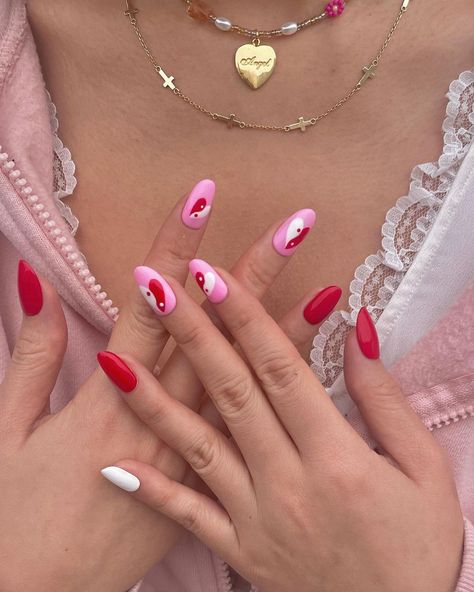 Trendy press-on nails on Instagram: “Happy Valentine's Day! Hope you all are happy with your love💖 Dog, cat, boyfriend, girlfriend, family or friends. Show your love today more…” Cat Boyfriend, Ombre Chrome Nails, Nail Buffer, Yin And Yang, Spring Design, Heart Nails, Friends Show, Chrome Nails, Nail Accessories