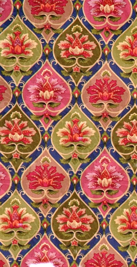 Motif Art Deco, Indian Patterns, Textile Pattern Design, Indian Prints, Trendy Flowers, Flower Background Wallpaper, Old Wallpaper, Flower Backgrounds, New Wall