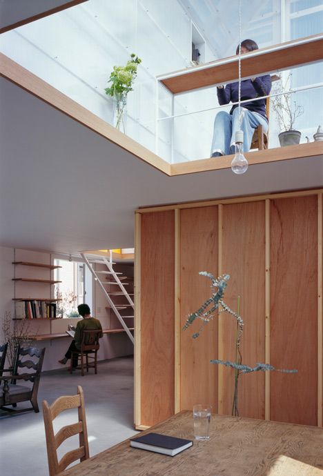 House in Yamasaki by Tato Architects Small House Japan, Houses In Japan, Wooden Table And Chairs, Japanese Architecture, Architect House, Contemporary Architecture, Interior Architecture Design, Architecture Photography, Architecture House