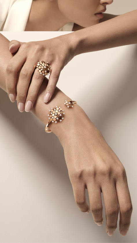 As creative as it is contemporary, Bee My Love introduces new pieces whose glittering gold echoes the incomparable radiance of the sun.⁣
⁣
#BeeMyLove #Chaumet Wax Carving, Jewelry Photoshoot, Jewelry Model, Jewelry Lookbook, Model Poses, Icon Design, Jewelry Inspiration, Jewelry Collection, Bee