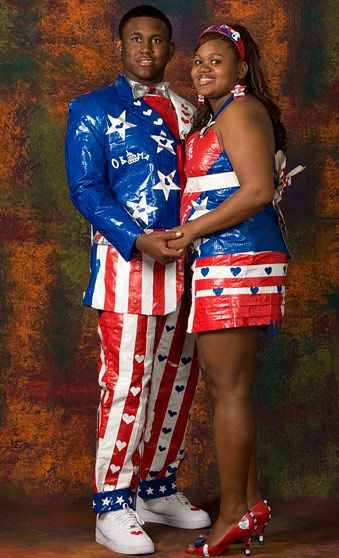 42 Stunning Ghetto Glamour Shots - Funny Gallery Bad Prom Dresses, Ugly Prom Dress, Worst Prom Dresses, Awkward Prom Photos, Prom Dress Fails, Duct Tape Dress, Funny Prom, Prom Dress 2012, Awkward Photos