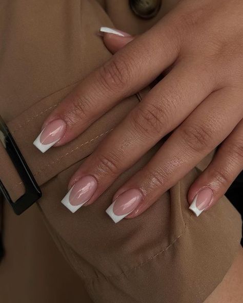 Cute Nails With White Tips, Box French Tip Acrylic Nails, French Tip Acrylic Nails Short Coffin, Short Nail Designs White Tip, Small Coffin French Tip Nails, Short Acyrilics Nails French Tip, Coffin Nail Frenchies, French Til Short Nails, Classy French Tip Nails Square