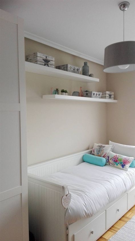 Cama nido y diván HEMNES de IKEA, el preferido por las lectoras de El Mueble Hemnes Daybed Kids Room, Hemnes Divan, Ikea Hemnes Bed, Preteen Bedroom, Ikea Daybed, Hemnes Bed, Daybed Styles, Girls Bedroom Makeover, Hack Ikea