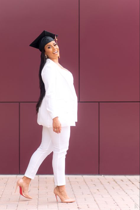 White Suits For Women Graduation, White Suit Graduation Pictures, Graduation Baddie, White Graduation Outfit, Blazer Set Outfit, All White Suit, Outfit Graduacion, Graduation Pictures Outfits, Graduation Outfits For Women