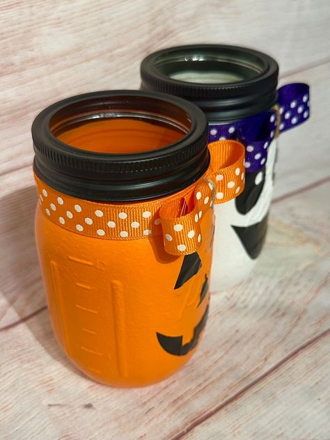 Halloween Mason Jars// Halloween Pumpkin and Ghost//fall Mason Jars// Halloween Home Decor// Painted Pumpkin Ghost// Autumn Decor - Etsy Mason Jars Halloween, Painted Mason Jars Diy, Painting Jars, Mason Jar Halloween Crafts, Chicken Potholder, Elderly Crafts, Pumpkin And Ghost, Jar Projects, Mason Jar Luminaries