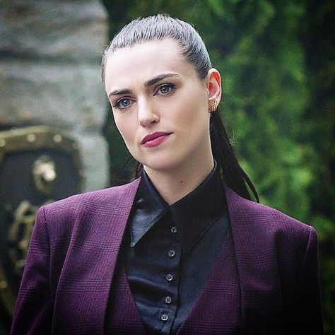 Gorgeous. 😍💙 #lenaluthor #supergirl #katiemcgrath O Brother Where Art Thou, Chyler Leigh Supergirl, Brother Where Art Thou, Irish Goddess, Lena Luthor, Intelligent Women, Katie Mcgrath, Girl Crushes, The Villain