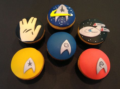 Star Trek cupcakes by CakeBoy. Live long and prosper. Star Trek Cupcakes, Star Trek Cake, Star Trek Birthday, Star Trek Party, Star Trek Theme, Star Trek Wedding, Cake Boy, Unique Cupcakes, Magic Cake