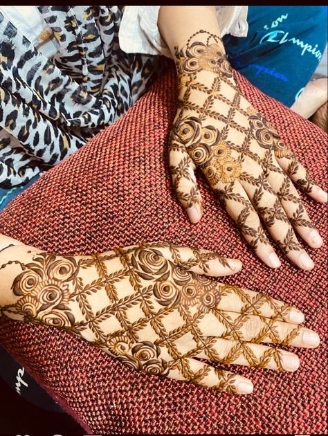 Checks Mehndi Designs, Mehendi Pic, Short Mehndi Design, Mehandhi Designs, Checks Design, Simple Arabic Mehndi Designs, Basic Mehndi, Very Simple Mehndi Designs, Simple Mehndi Designs Fingers