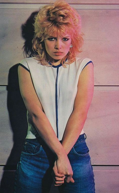 Kim Wilde Kim Wilde 80's, Early 90s Fashion, 80s Pop Culture, Kim Wilde, Cassette Audio, Estilo Swag, 80’s Fashion, 80s Hair, 80s And 90s Fashion