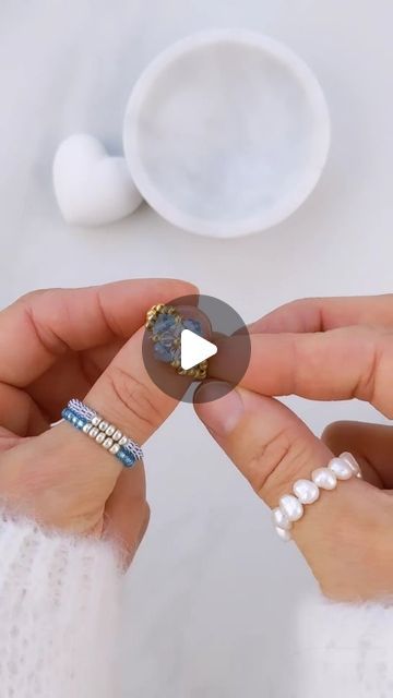 Viva La Vivi - Handmade Jewelry, DIY Projects & Bead Mixes on Instagram: "🤍💙 RING Tutorial 💙🤍 Comment "DIY" and I will send you a list of all the Material you need. #HappyCrafting #HandmadeJewerly #BeadedJewelry #JewelryDesign" Seed Bead Rings Tutorial, Diy Beaded Rings Tutorials, Beaded Rings Tutorials, Diy Rings Tutorial, Seed Bead Rings, Instagram Ring, Handmade Bead Jewellery, Beads Ring, Diy Beaded Rings