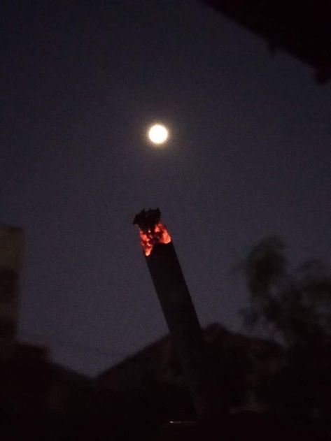 Ciggerate Snapchat Night, Blunts Snapchat, Ciggerate Snapchat, Ciggerate Aesthetic, Aesthetic Moon, Night Sky Photography, Alcohol Aesthetic, Shadow Photos, Profile Pictures Instagram