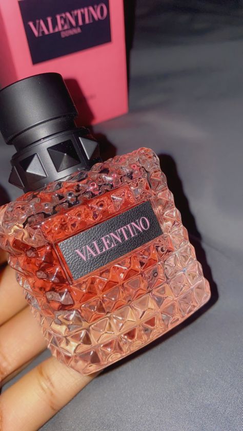 17 Doğum Günü, Valentino Parfum, Fancy Perfume, Valentino Born In Roma, Perfumes Collection, Valentino Perfume, Born In Roma, Fragrances Perfume Woman, Perfume Body Spray