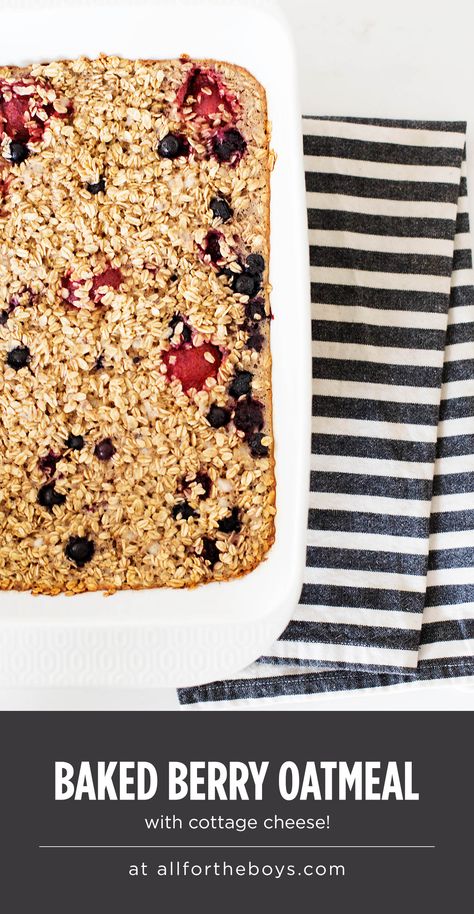 Easy Baked Berry Oatmeal with cottage cheese! Made gluten free just by using gluten free oats! Easy Filling Breakfast, Healthy Egg Bake, Cottage Cheese Muffins, Oatmeal And Eggs, Berry Oatmeal, Cottage Cheese Eggs, Baked Eggs Recipe, Protein Baking, Healthy Low Calorie Meals