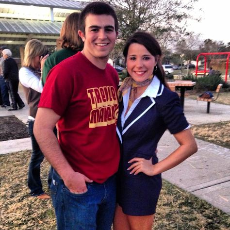 Pitch Perfect costume! Couple costume pitch perfect two Pitch Perfect Couples Costume, Treble Makers Costume, Pitch Perfect Halloween Costumes, Pitch Perfect Costume, Costume Couple, Halloween Fits, Halloween Tricks, Halloween 23, Fantasy Fest