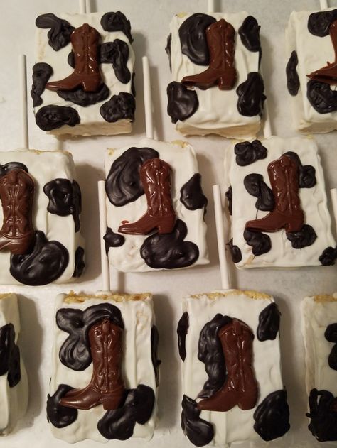 Western theme rice krispies Desserts For Western Theme Party, Western Theme Rice Crispy Treats, Western Rice Krispie Treats, Cowboy Rice Krispie Treats, Western Cake Pops, Salty Cowgirl, Event Snacks, Western Desserts, Western Theme Cakes