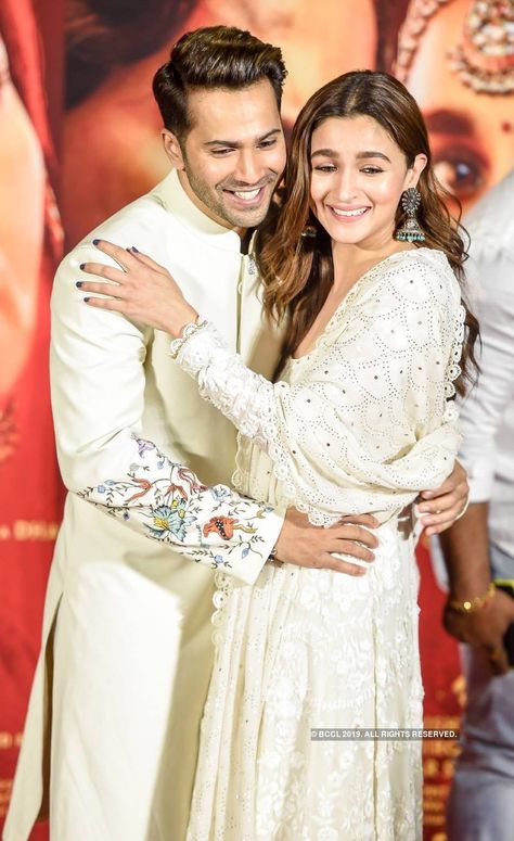 Alia Bhatt Varun Dhawan, Mobile Wallpaper Iphone, Kathak Dance, Baggy Jeans For Women, Alia And Varun, Best Couple Pictures, Zayn Malik Pics, Guru Pics, Atif Aslam