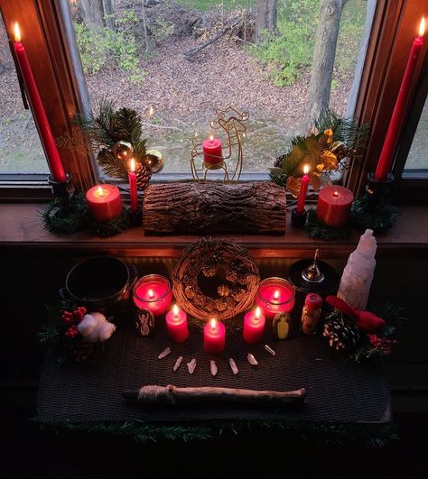 Family Altar Pagan, Yule Wicca Ritual, Pagen Christmas Decorations, Yule Intentions, Winter Solstice Altar, Yule Decor Ideas, Winter Solstice Decor, Yule Bells, Yule Log Pagan