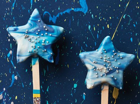 You know what's better than a shooting star? An ice cream star! Make these ice cream bars for your next summer barbecue. Vanilla Ice Cream Recipe, Ice Cream Cake Recipe, Ice Cream Bars, Ice Star, Star Candy, Make Ice Cream, Icecream Bar, Summer Barbecue, Michelin Star