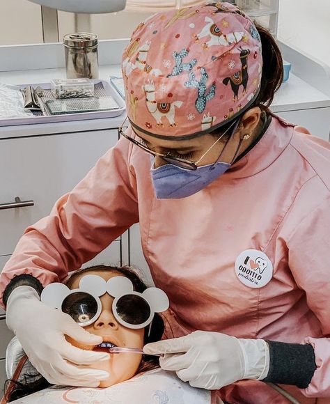 Dentist Astetic, Pediatric Dentistry Aesthetic, Dentist Profile Picture, Pediatric Dental Hygienist, Pediatric Dentist Aesthetic, Female Dentist Aesthetic, Pediatric Dental Assistant, Dental Hygiene Aesthetic, Dental Hygienist Aesthetic