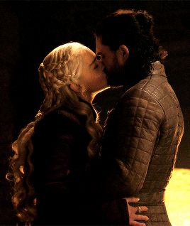 Jon & Daenerys (8x4) Jon Snow X Daenerys, Daenerys X Jon, Jon Snow Gif, Daenerys Targaryen And Jon Snow, Jon Daenerys, Jon And Daenerys, Dany And Jon, Daenerys And Jon, Jon Snow And Daenerys