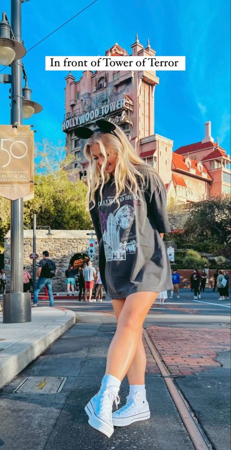 Disney Outfits Summer, Hollywood Studios Outfit, Aesthetic Graphic Tees, Disney Park Outfit, Disney Poses, Universal Studios Outfit, Disney Trip Outfits, Disney Outfits Women, Theme Park Outfits