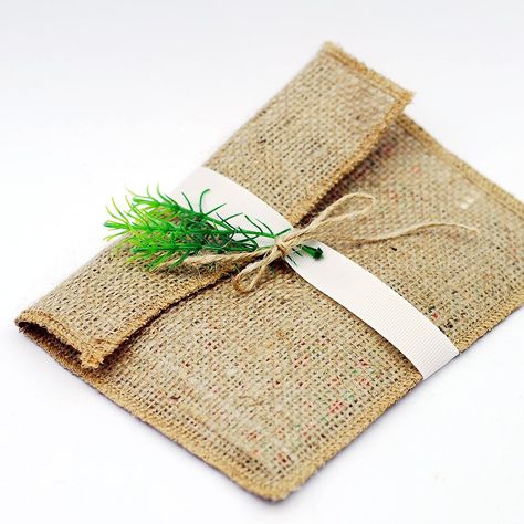 Jute envelope, with ribbon, 14x19 cm  (100 pieces) Bridal Shower Gift Wrapping Ideas, Envelope With Ribbon, Invitation With Ribbon, Rustic Packaging, Creative Gift Wrapping, Burlap Fabric, Envelope Design, Mailing Envelopes, Jute Twine