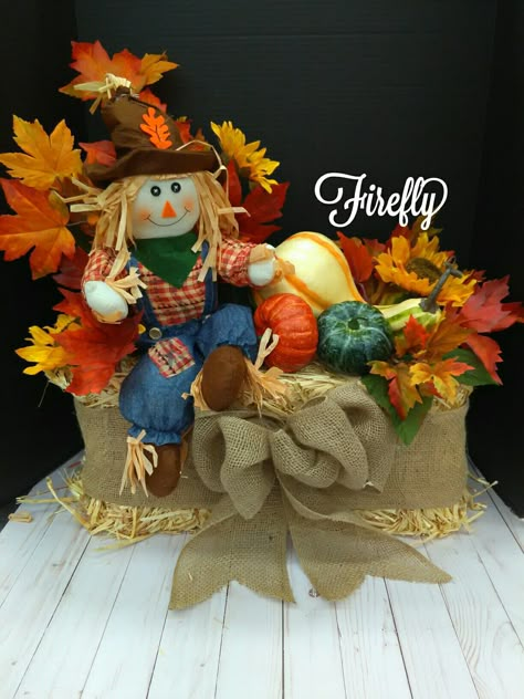 Autumn Scarecrow Crafts, Scarecrow Centerpiece Ideas, Scarecrows For Fall Decor, Scarecrow Pumkin Decoration, Scarecrow Table Centerpiece, Scarecrow Frame, Fall Pumpkin Centerpieces, Scarecrow Crafts, Fall Decor Diy Crafts