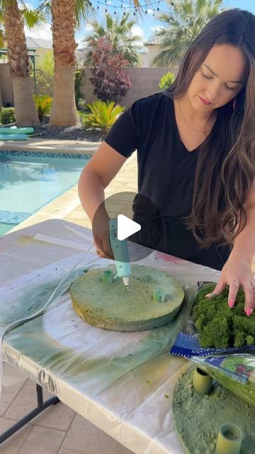 Kim Coffin | Cricut, Sewing, Crafts, & DIY on Instagram: "Here’s how I make the cement bases for my giant standing flowers. 🌸 

You can buy premade metal bases for the giant flowers online but they are pretty pricey so I like to DIY them.

Be sure to check out my other reels on how to make the flowers! 

Follow @sweetredpoppy for more crafting inspiration!

#diycrafts #giantflower #standingflower #crepepaperflower #crepepaper #giantflowers" How To Make Giant Flower Stand, Diy Giant Flower Stand, Diy Giant Flower Petals, Giant Outdoor Flowers Diy, Giant Flower Centerpiece, Making Giant Flowers, Crepe Flowers Diy Giant, Giant Decorations Diy, Giant Flower Installation