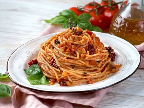 Pasta With Dried Tomatoes, Sicilian Spaghetti, Pasta Appetizers, Travel To Italy, Seafood Pasta Recipes, Seafood Pasta, Food And Travel, Dried Tomatoes, Pasta Recipe