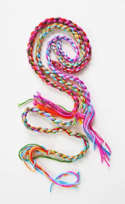 How to Make Yarn Rope Yarn Rope Diy, Yarn Braiding Crafts, Lost Skills, Babble Dabble Do, Yarn Crafts For Kids, Easy Yarn Crafts, Room Decor Crafts, Home Decor Diy Crafts, Children Crafts