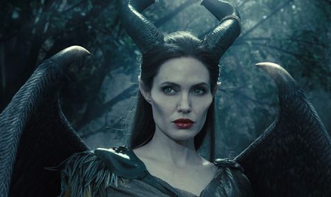 maleficent detail, horns, wings Rihanna Energy, Maleficent Wings, Witches Sabbath, Maleficent 2014, Maleficent 2, Maleficent Movie, Angelina Jolie Maleficent, Lord Of The Ring, Maleficent Costume