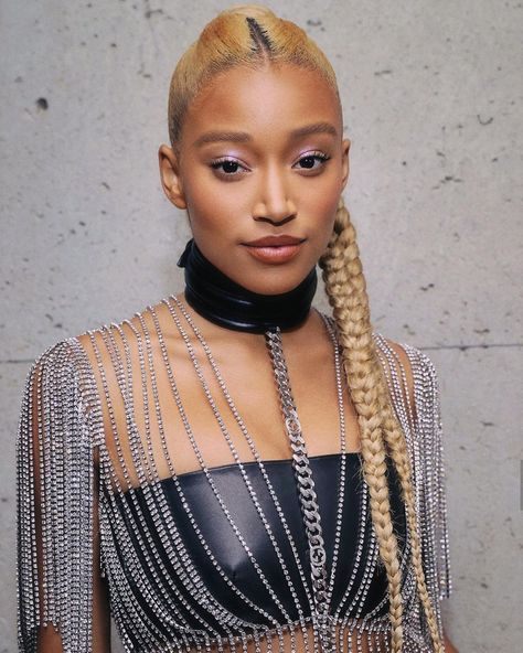 amandla on Instagram: “@dearevanhansenmovie premiere was ln 🌬💕🎀🤟🏽 gratitude gratitude x 10 😭” Naomi Campbell Blonde, Doja Cat Grammys 2024, Amandla Stenberg Blonde, Sabrina Carpenter Vogue Makeup, Amandla Stenberg Met Gala, Amandla Stenberg, Jamie Lynn, Popular Actresses, Teen Choice Awards