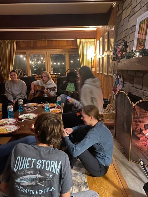 Cabin With Friends Aesthetic, Winter Group Activities, Cabin Friends Aesthetic, Adult Friends Aesthetic, Condo Outside, Cabin Weekend Ideas, Friends Trip Aesthetic, Winter With Friends, Cabin With Friends