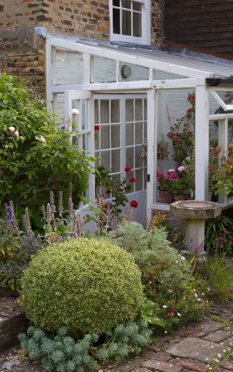 Cottage Conservatory, Red Brick Cottage, Front Yard Flower Bed, Flower Bed Decor, Italian Gardens, Conservatory Ideas, Brick Cottage, Open Garden, Unique Planters