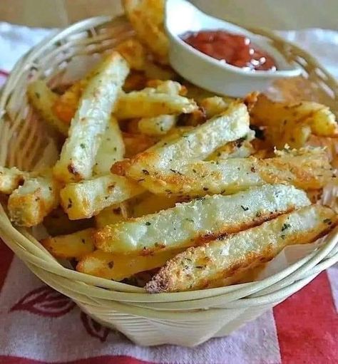 Parmesan Fries Recipe, Baked Garlic Parmesan Potato Wedges, Garlic Baked Potatoes, Garlic Parmesan Potato Wedges, Tv Snacks, Yummy Potatoes, Parmesan Potato Wedges, Baking Potatoes, Garlic Parmesan Fries